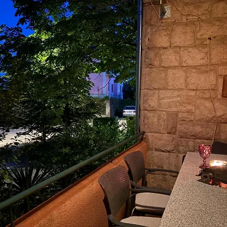 Gold Wing Sinj