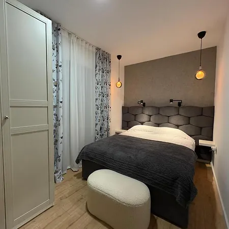 Gold Wing Apartment *