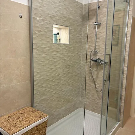 Gold Wing Apartment *