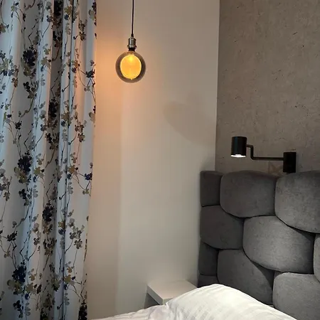 Apartment Gold Wing *